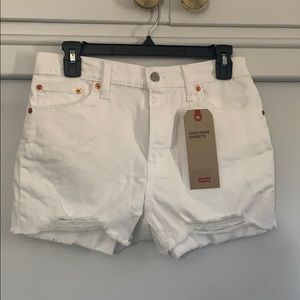 High waisted Levi’s shorts